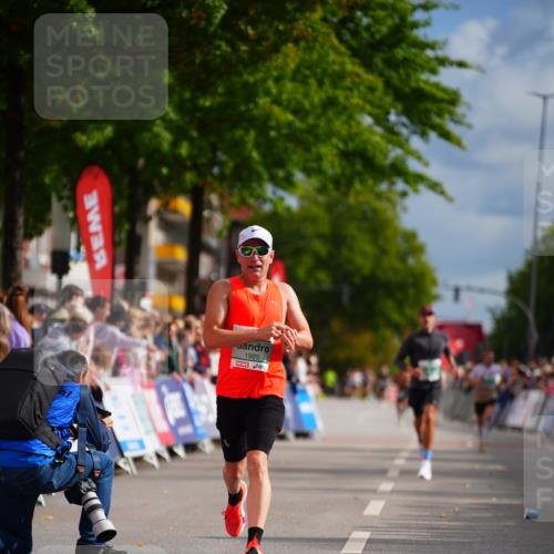 20.09.2026 - PSD Bank Halbmarathon LAZAROV Photography http://msf.ph/oto/10498796 20.09.2026 11:23:22 Ziel 1985, 3104, 3406 meine-sportfotos.de