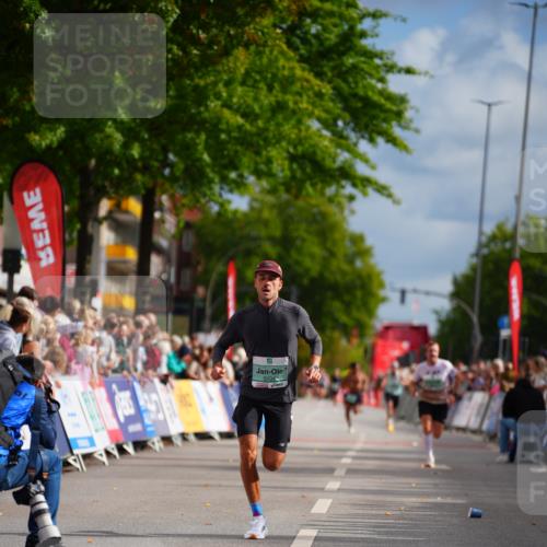 20.09.2026 - PSD Bank Halbmarathon LAZAROV Photography http://msf.ph/oto/10498807 20.09.2026 11:23:25 Ziel 1985, 3104, 3406 meine-sportfotos.de