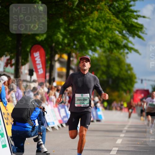 20.09.2026 - PSD Bank Halbmarathon LAZAROV Photography http://msf.ph/oto/10498815 20.09.2026 11:23:26 Ziel 1985, 3104, 3406 meine-sportfotos.de