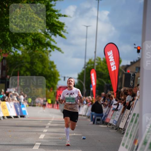 20.09.2026 - PSD Bank Halbmarathon LAZAROV Photography http://msf.ph/oto/10498827 20.09.2026 11:23:28 Ziel 1985, 3104, 3406, 3625 meine-sportfotos.de
