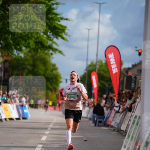 20.09.2026 - PSD Bank Halbmarathon LAZAROV Photography http://msf.ph/oto/10498833 20.09.2026 11:23:29 Ziel 1985, 3104, 3625 meine-sportfotos.de