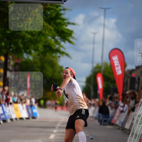 20.09.2026 - PSD Bank Halbmarathon LAZAROV Photography http://msf.ph/oto/10498839 20.09.2026 11:23:30 Ziel 1985, 3104, 3625 meine-sportfotos.de
