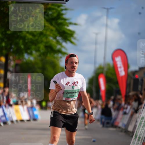 20.09.2026 - PSD Bank Halbmarathon LAZAROV Photography http://msf.ph/oto/10498847 20.09.2026 11:23:31 Ziel 1985, 3104, 3625 meine-sportfotos.de
