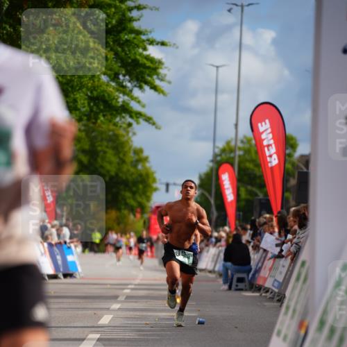20.09.2026 - PSD Bank Halbmarathon LAZAROV Photography http://msf.ph/oto/10498858 20.09.2026 11:23:34 Ziel 3104, 3625, 4268 meine-sportfotos.de