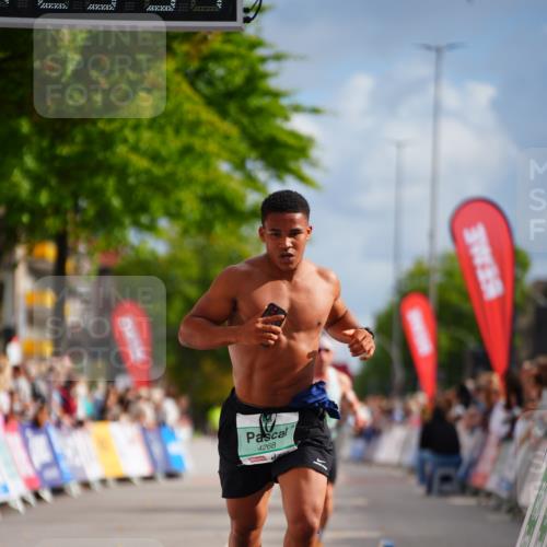 20.09.2026 - PSD Bank Halbmarathon LAZAROV Photography http://msf.ph/oto/10498875 20.09.2026 11:23:36 Ziel 3625, 4268 meine-sportfotos.de