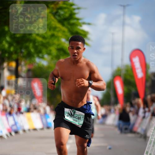 20.09.2026 - PSD Bank Halbmarathon LAZAROV Photography http://msf.ph/oto/10498880 20.09.2026 11:23:37 Ziel 3625, 4268 meine-sportfotos.de