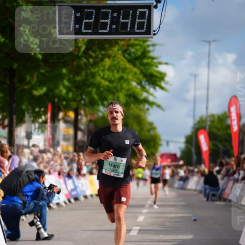 20.09.2026 - PSD Bank Halbmarathon LAZAROV Photography http://msf.ph/oto/10498901 20.09.2026 11:23:48 Ziel 1842 meine-sportfotos.de