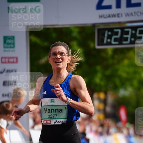 20.09.2026 - PSD Bank Halbmarathon LAZAROV Photography http://msf.ph/oto/10498952 20.09.2026 11:23:53 Ziel 1024, 1842, 3377 meine-sportfotos.de