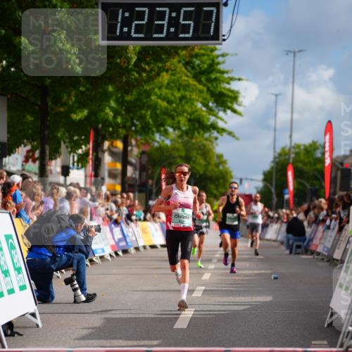 20.09.2026 - PSD Bank Halbmarathon LAZAROV Photography http://msf.ph/oto/10498954 20.09.2026 11:23:57 Ziel 1024, 3377, 4146, 4227 meine-sportfotos.de