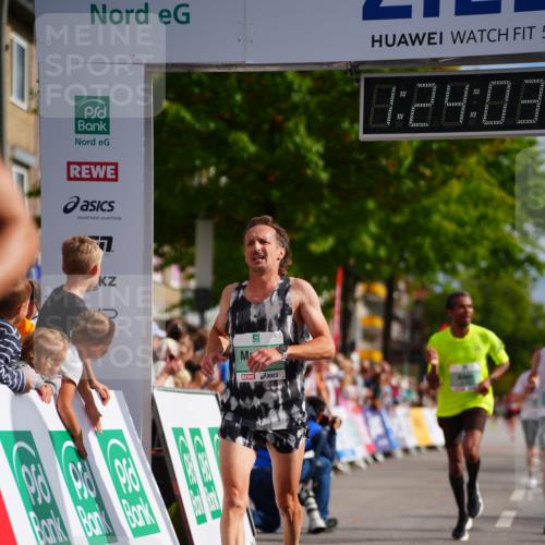 20.09.2026 - PSD Bank Halbmarathon LAZAROV Photography http://msf.ph/oto/10498986 20.09.2026 11:24:02 Ziel 1024, 2776, 2779, 4105, 4146, 4227, 4558 meine-sportfotos.de