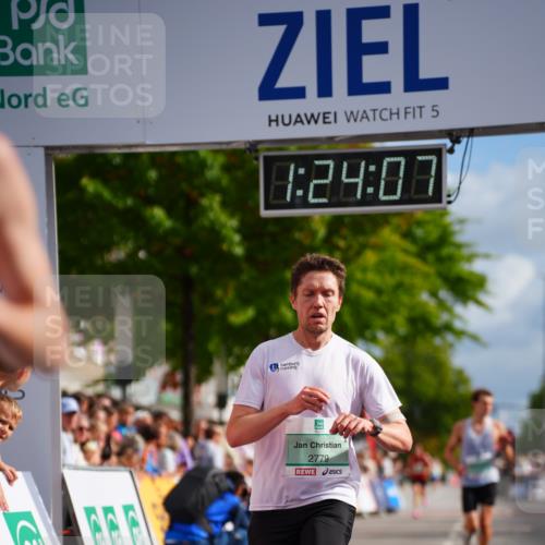 20.09.2026 - PSD Bank Halbmarathon LAZAROV Photography http://msf.ph/oto/10499011 20.09.2026 11:24:07 Ziel 2776, 2779, 4105, 4227, 4545, 4558 meine-sportfotos.de