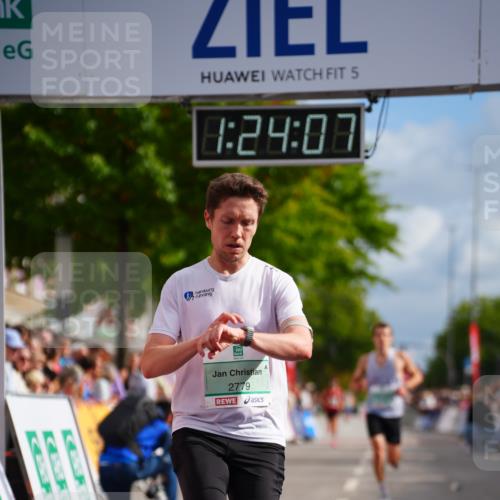 20.09.2026 - PSD Bank Halbmarathon LAZAROV Photography http://msf.ph/oto/10499017 20.09.2026 11:24:07 Ziel 2776, 2779, 4105, 4227, 4545, 4558 meine-sportfotos.de