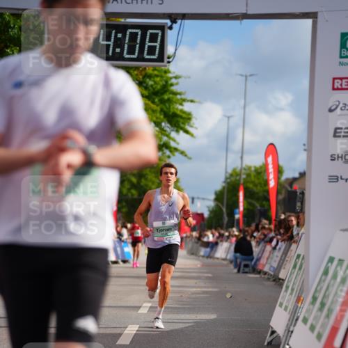 20.09.2026 - PSD Bank Halbmarathon LAZAROV Photography http://msf.ph/oto/10499020 20.09.2026 11:24:08 Ziel 2776, 2779, 4105, 4227, 4545, 4558 meine-sportfotos.de