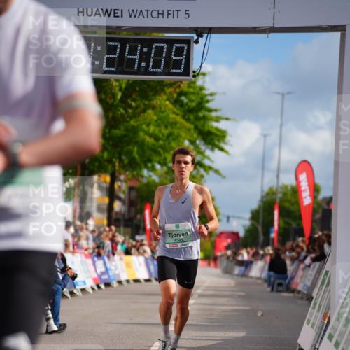 20.09.2026 - PSD Bank Halbmarathon LAZAROV Photography http://msf.ph/oto/10499026 20.09.2026 11:24:09 Ziel 2776, 2779, 4105, 4545, 4558 meine-sportfotos.de