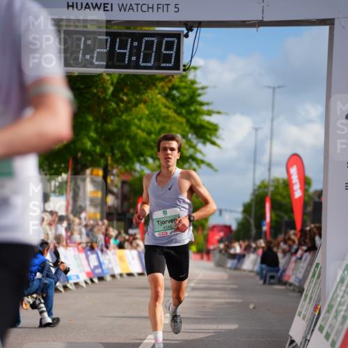20.09.2026 - PSD Bank Halbmarathon LAZAROV Photography http://msf.ph/oto/10499029 20.09.2026 11:24:09 Ziel 2776, 2779, 4105, 4545, 4558 meine-sportfotos.de