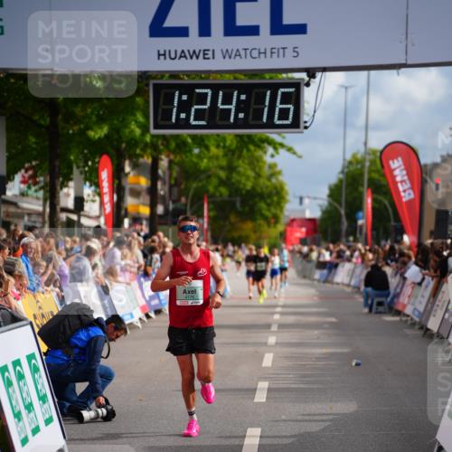 20.09.2026 - PSD Bank Halbmarathon LAZAROV Photography http://msf.ph/oto/10499038 20.09.2026 11:24:15 Ziel 4176, 4545 meine-sportfotos.de
