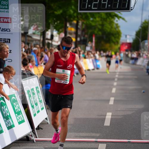 20.09.2026 - PSD Bank Halbmarathon LAZAROV Photography http://msf.ph/oto/10499050 20.09.2026 11:24:17 Ziel 4176, 4545 meine-sportfotos.de
