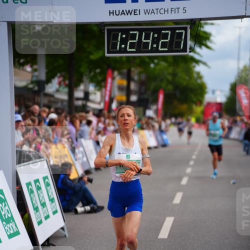 20.09.2026 - PSD Bank Halbmarathon LAZAROV Photography http://msf.ph/oto/10499080 20.09.2026 11:24:27 Ziel 2125, 2895, 3407 meine-sportfotos.de