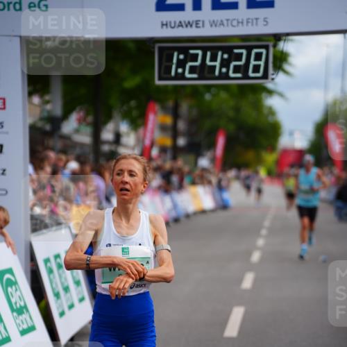 20.09.2026 - PSD Bank Halbmarathon LAZAROV Photography http://msf.ph/oto/10499088 20.09.2026 11:24:27 Ziel 2125, 2895, 3407 meine-sportfotos.de