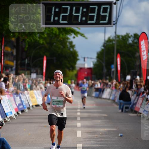 20.09.2026 - PSD Bank Halbmarathon LAZAROV Photography http://msf.ph/oto/10499132 20.09.2026 11:24:38 Ziel 1636, 3548, 4463 meine-sportfotos.de