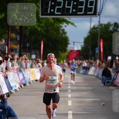 20.09.2026 - PSD Bank Halbmarathon LAZAROV Photography http://msf.ph/oto/10499135 20.09.2026 11:24:39 Ziel 1636, 3548, 4463 meine-sportfotos.de