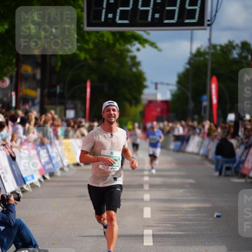 20.09.2026 - PSD Bank Halbmarathon LAZAROV Photography http://msf.ph/oto/10499138 20.09.2026 11:24:39 Ziel 1636, 3548, 4463 meine-sportfotos.de
