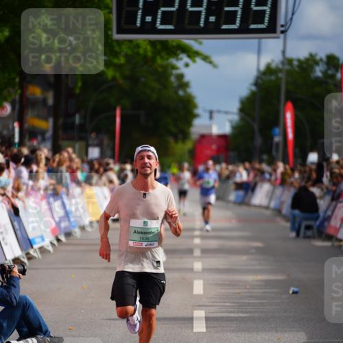 20.09.2026 - PSD Bank Halbmarathon LAZAROV Photography http://msf.ph/oto/10499140 20.09.2026 11:24:39 Ziel 1636, 3548, 4463 meine-sportfotos.de