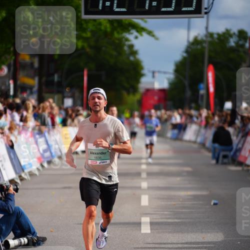 20.09.2026 - PSD Bank Halbmarathon LAZAROV Photography http://msf.ph/oto/10499142 20.09.2026 11:24:39 Ziel 1636, 3548, 4463 meine-sportfotos.de