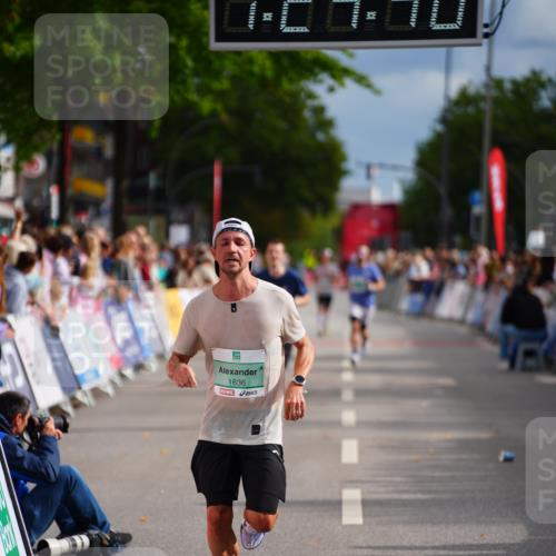 20.09.2026 - PSD Bank Halbmarathon LAZAROV Photography http://msf.ph/oto/10499145 20.09.2026 11:24:39 Ziel 1636, 3548, 4463 meine-sportfotos.de