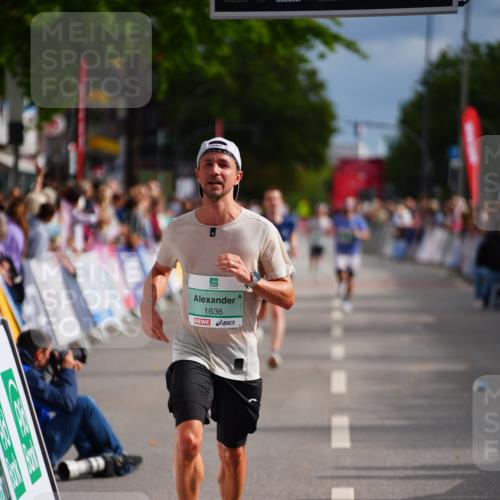 20.09.2026 - PSD Bank Halbmarathon LAZAROV Photography http://msf.ph/oto/10499147 20.09.2026 11:24:40 Ziel 1636, 2766, 3548, 4463 meine-sportfotos.de