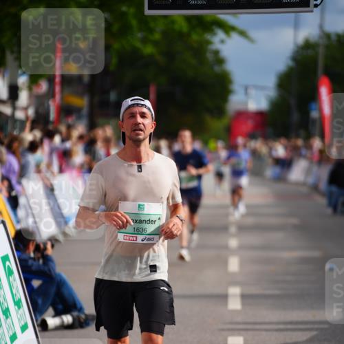 20.09.2026 - PSD Bank Halbmarathon LAZAROV Photography http://msf.ph/oto/10499153 20.09.2026 11:24:40 Ziel 1636, 2766, 3548, 4463 meine-sportfotos.de