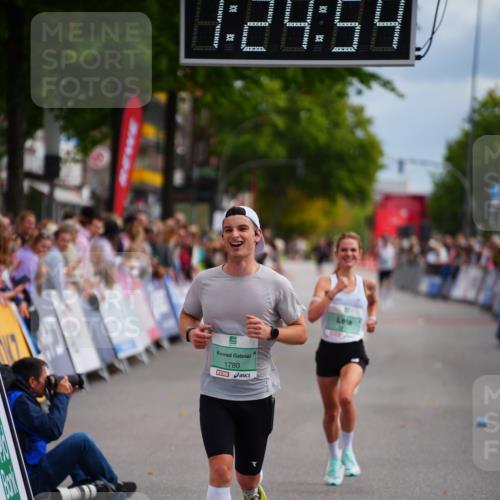 20.09.2026 - PSD Bank Halbmarathon LAZAROV Photography http://msf.ph/oto/10499212 20.09.2026 11:24:53 Ziel 1780, 1801, 2365 meine-sportfotos.de