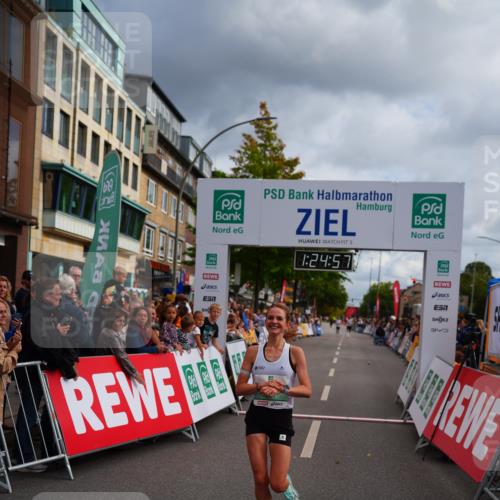 20.09.2026 - PSD Bank Halbmarathon LAZAROV Photography http://msf.ph/oto/10499242 20.09.2026 11:24:56 Ziel 1780, 1801 meine-sportfotos.de