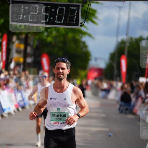 20.09.2026 - PSD Bank Halbmarathon LAZAROV Photography http://msf.ph/oto/10499283 20.09.2026 11:25:07 Ziel 2438, 3087 meine-sportfotos.de