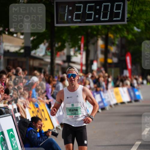 20.09.2026 - PSD Bank Halbmarathon LAZAROV Photography http://msf.ph/oto/10499288 20.09.2026 11:25:09 Ziel 2438, 3087 meine-sportfotos.de