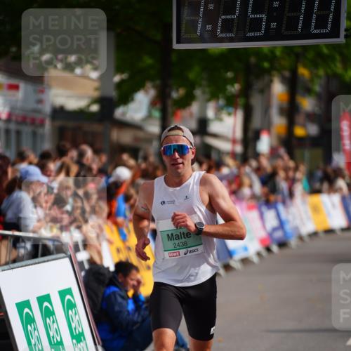 20.09.2026 - PSD Bank Halbmarathon LAZAROV Photography http://msf.ph/oto/10499296 20.09.2026 11:25:09 Ziel 2438, 3087 meine-sportfotos.de