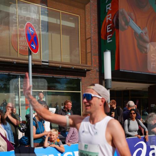 20.09.2026 - PSD Bank Halbmarathon LAZAROV Photography http://msf.ph/oto/10499299 20.09.2026 11:25:14 Ziel 2438, 3087, 4765 meine-sportfotos.de
