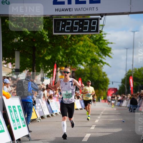 20.09.2026 - PSD Bank Halbmarathon LAZAROV Photography http://msf.ph/oto/10499342 20.09.2026 11:25:38 Ziel 1428, 2339, 2744 meine-sportfotos.de