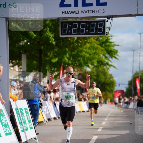 20.09.2026 - PSD Bank Halbmarathon LAZAROV Photography http://msf.ph/oto/10499344 20.09.2026 11:25:38 Ziel 1428, 2339, 2744 meine-sportfotos.de