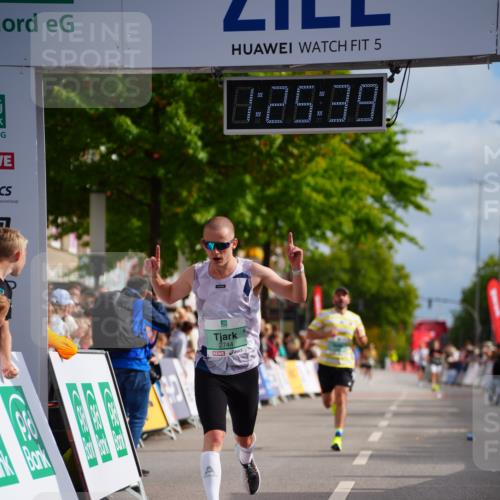 20.09.2026 - PSD Bank Halbmarathon LAZAROV Photography http://msf.ph/oto/10499349 20.09.2026 11:25:39 Ziel 1428, 2339, 2744 meine-sportfotos.de