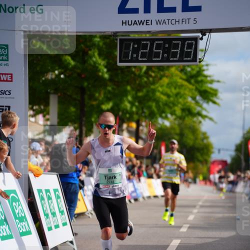 20.09.2026 - PSD Bank Halbmarathon LAZAROV Photography http://msf.ph/oto/10499352 20.09.2026 11:25:39 Ziel 1428, 2339, 2744 meine-sportfotos.de