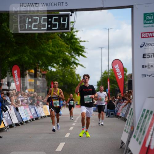 20.09.2026 - PSD Bank Halbmarathon LAZAROV Photography http://msf.ph/oto/10499391 20.09.2026 11:25:54 Ziel 2388, 4277 meine-sportfotos.de