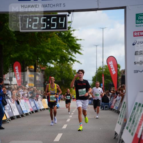 20.09.2026 - PSD Bank Halbmarathon LAZAROV Photography http://msf.ph/oto/10499394 20.09.2026 11:25:54 Ziel 2388, 4277 meine-sportfotos.de
