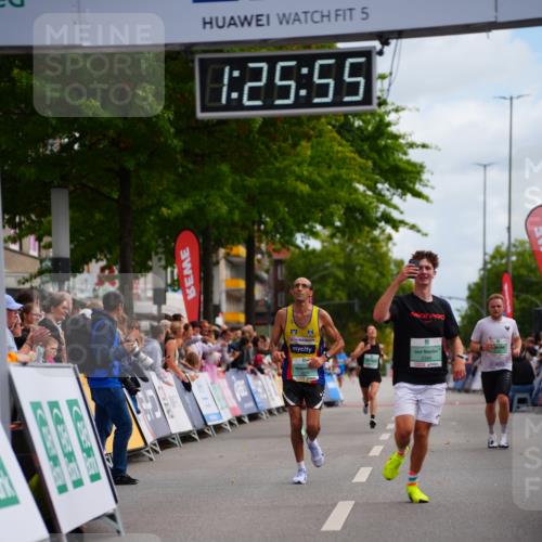 20.09.2026 - PSD Bank Halbmarathon LAZAROV Photography http://msf.ph/oto/10499397 20.09.2026 11:25:54 Ziel 2388, 4277 meine-sportfotos.de