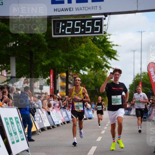 20.09.2026 - PSD Bank Halbmarathon LAZAROV Photography http://msf.ph/oto/10499402 20.09.2026 11:25:55 Ziel 2377, 2388, 4133, 4277, 4729 meine-sportfotos.de