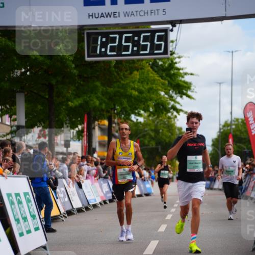 20.09.2026 - PSD Bank Halbmarathon LAZAROV Photography http://msf.ph/oto/10499406 20.09.2026 11:25:55 Ziel 2377, 2388, 4133, 4277, 4729 meine-sportfotos.de