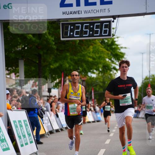 20.09.2026 - PSD Bank Halbmarathon LAZAROV Photography http://msf.ph/oto/10499409 20.09.2026 11:25:56 Ziel 2377, 2388, 4133, 4277, 4729 meine-sportfotos.de