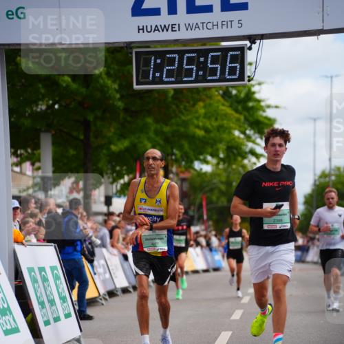 20.09.2026 - PSD Bank Halbmarathon LAZAROV Photography http://msf.ph/oto/10499412 20.09.2026 11:25:56 Ziel 2377, 2388, 4133, 4277, 4729 meine-sportfotos.de