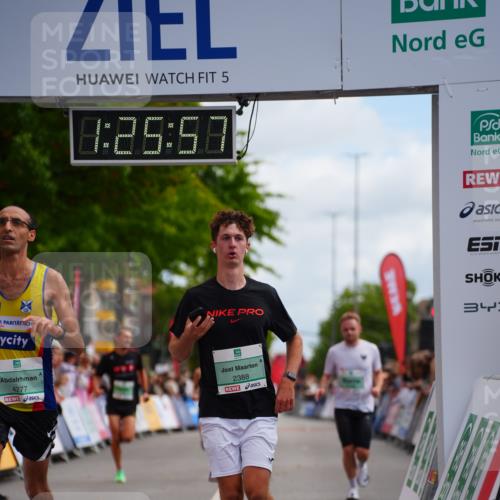 20.09.2026 - PSD Bank Halbmarathon LAZAROV Photography http://msf.ph/oto/10499418 20.09.2026 11:25:56 Ziel 2377, 2388, 4133, 4277, 4729 meine-sportfotos.de