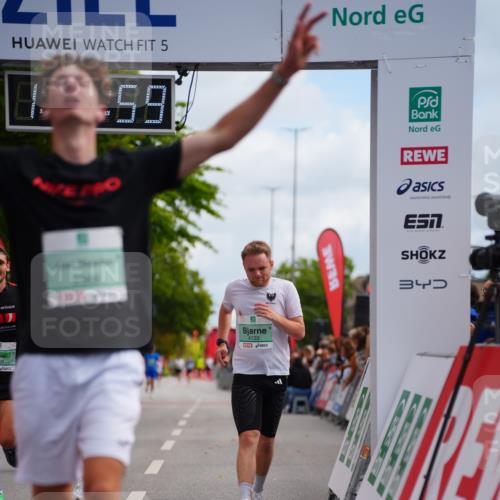 20.09.2026 - PSD Bank Halbmarathon LAZAROV Photography http://msf.ph/oto/10499433 20.09.2026 11:25:58 Ziel 2377, 2388, 4133, 4277, 4729 meine-sportfotos.de